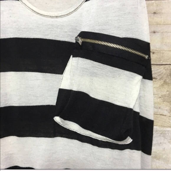 L❤️V ME Racer Back Scoop Neck Tank Top Size small - Picture 2 of 3